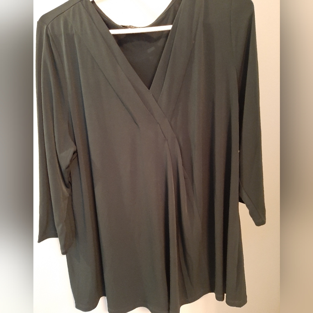 Lane Bryant Forrest Green Long Sleeve Flattering V-Neck Blouse 14/16